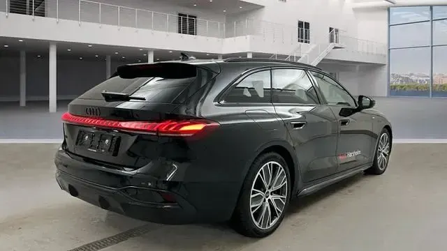 Second-hand Audi A5 S-line plus 204 CP (150 kW) 2025 Negru Break