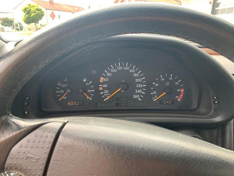 Gebraucht Mercedes CLK230 Elegance 193 PS (141 kW) 1998 Schwarz Cabrio