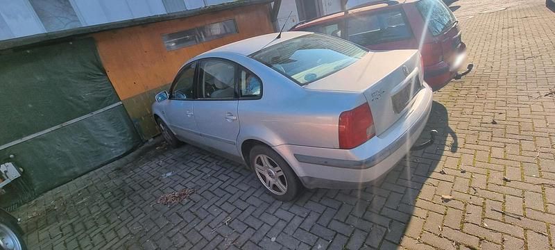 Gebraucht VW Passat 125 PS (91 kW) 1998 Silber Limousine
