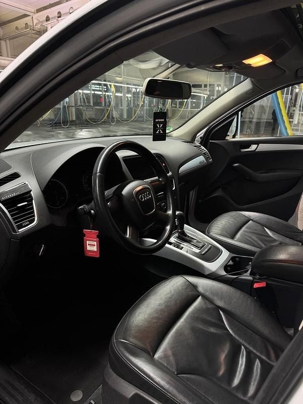 Second-hand Audi Q5 170 CP (125 kW) 2011 Alb SUV