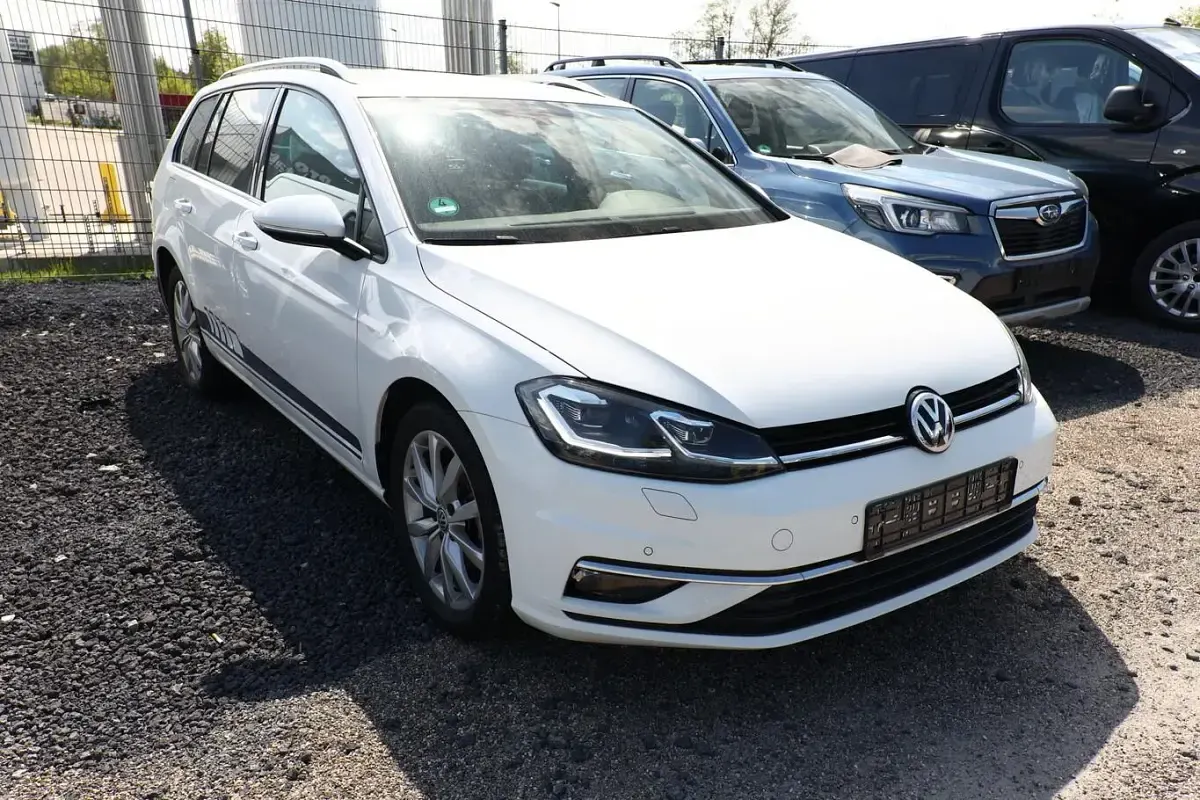 Gebraucht VW Golf VII Highline 150 PS (110 kW) 2020 Pure white