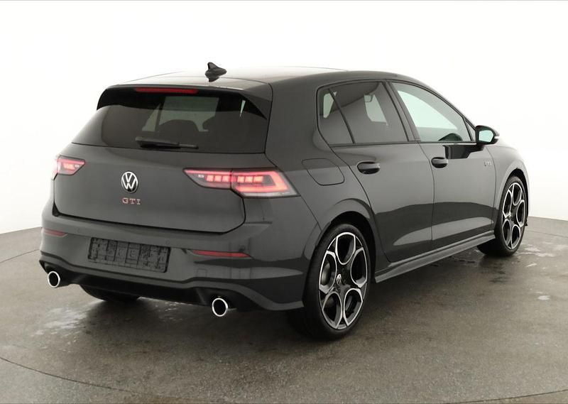Neu VW Golf VIII GTI 265 PS (194 kW) 2025 Grenadillschwarz metallic Limousine