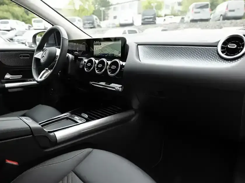 Gebraucht Mercedes B200 163 PS (119 kW) 2025 Grau metalliclack mountaingrau Kleinwagen