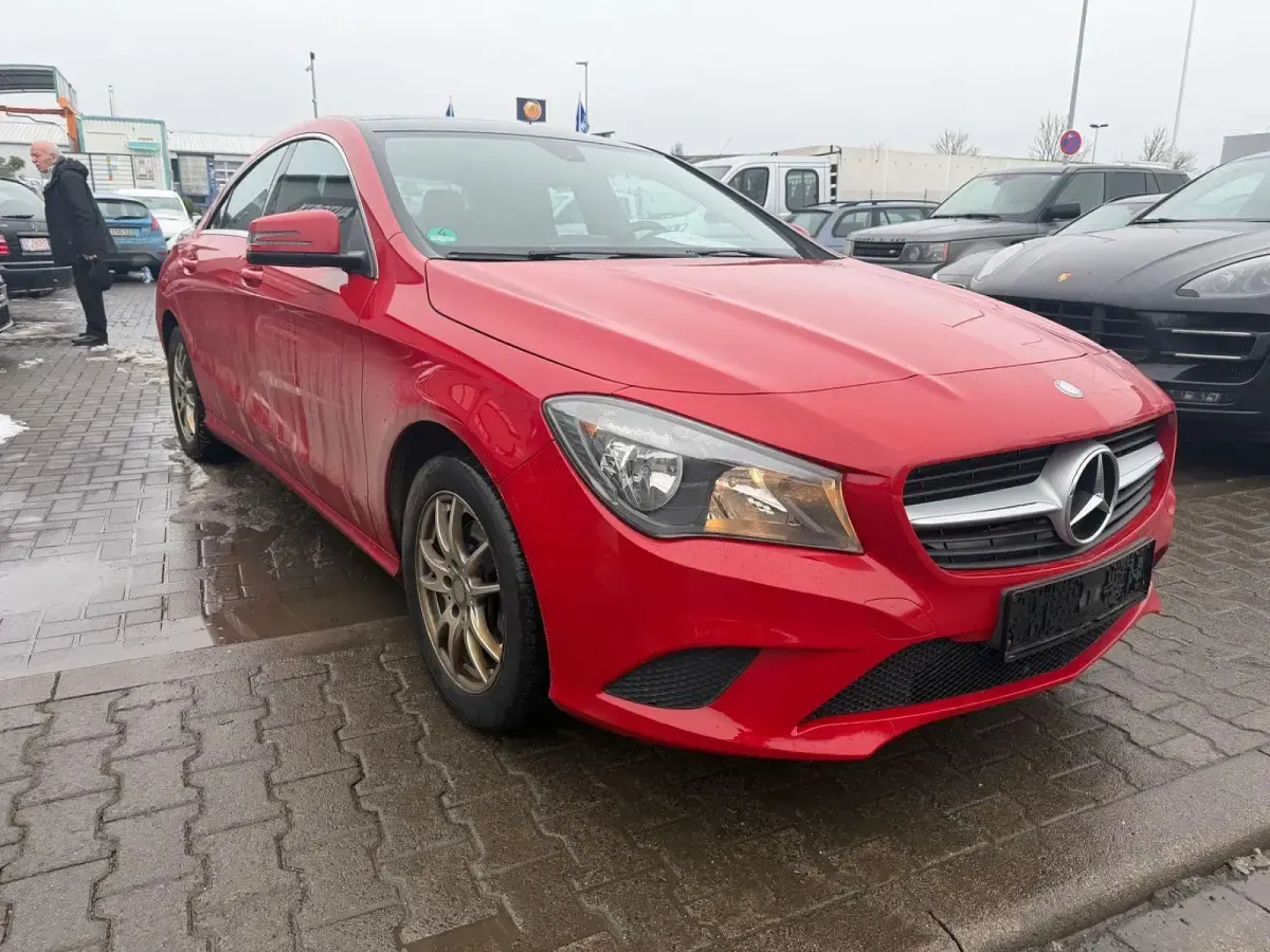 Gebraucht Mercedes CLA200 156 PS (114 kW) 2014 Rot Limousine