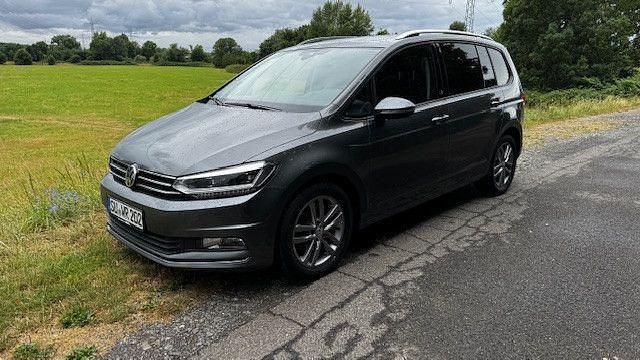 Grau Gebraucht 2017 VW Touran Sound Van / Kleinbus | 18.650 € (Fairer Preis) - Bild 1/4