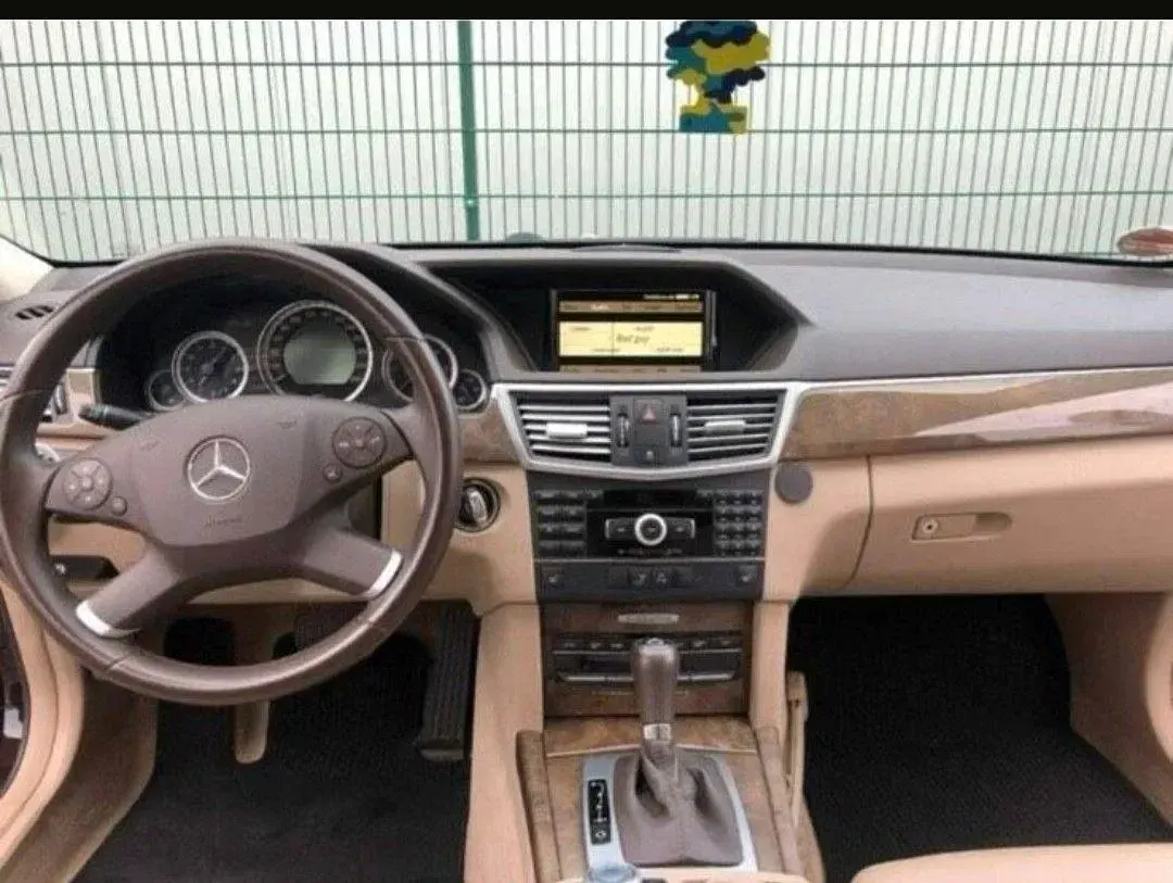 Gebraucht Mercedes 220 Elegance 170 PS (125 kW) 2009 Braun Limousine