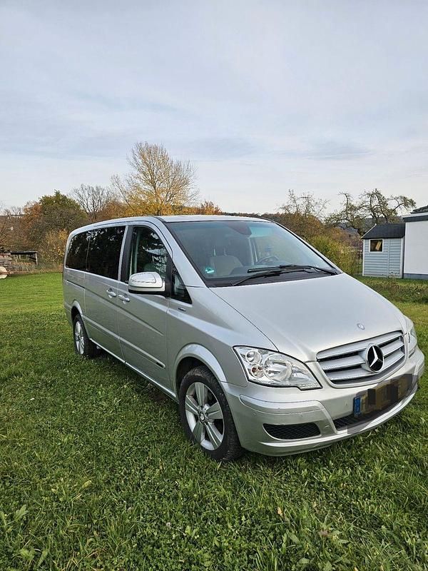 Silber Gebraucht 2010 Mercedes Viano Edition Van / Kleinbus | 14.000 € (Superpreis) - Bild 1/4