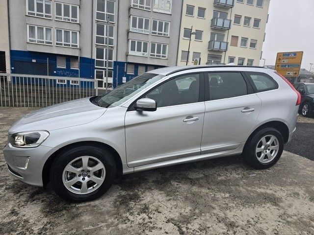 Bright silver metallic / metal Gebraucht 2015 Volvo XC60 Momentum SUV | 18.990 € (Fairer Preis) - Bild 1/4