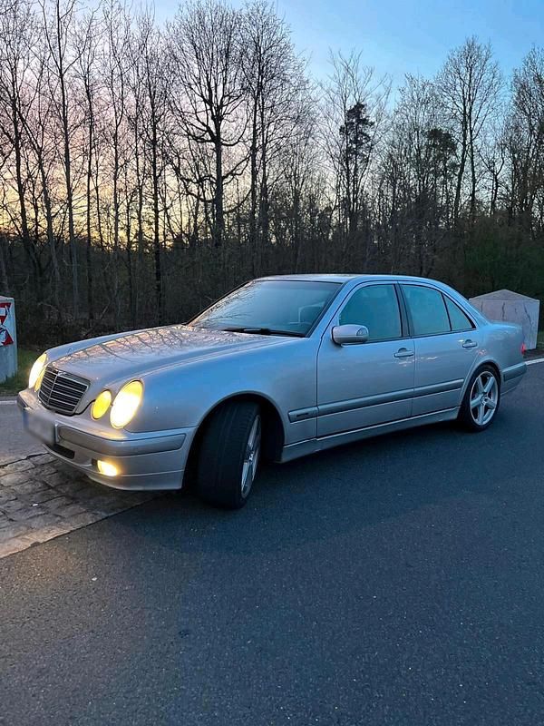 Gebraucht Mercedes E320 197 PS (144 kW) 2000 Silber Limousine