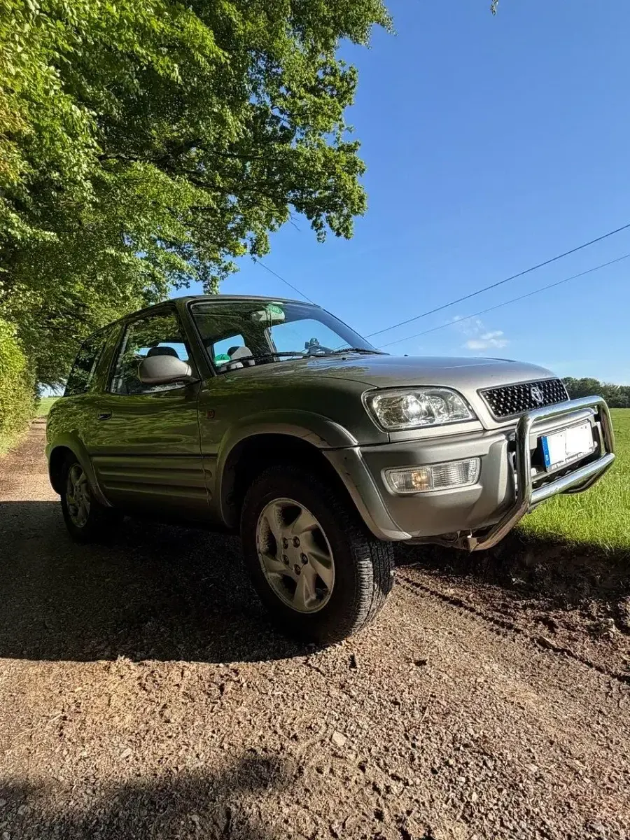Gebraucht Toyota RAV4 128 PS (94 kW) 1999 Silber SUV