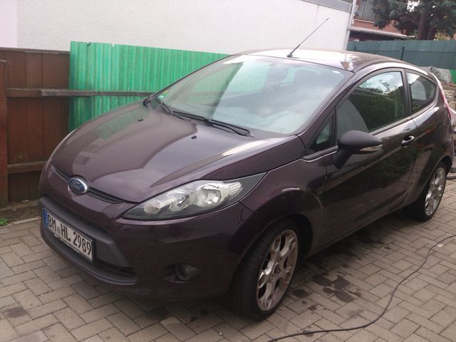 Rot metallic Gebraucht 2009 Ford Fiesta Kleinwagen | 5.000 € - Bild 1/4