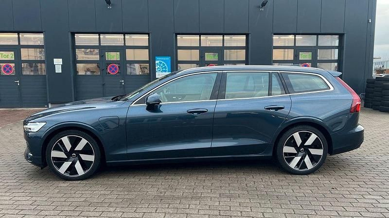 Gebraucht Volvo V60 253 PS (186 kW) 2024 Blau Kombi