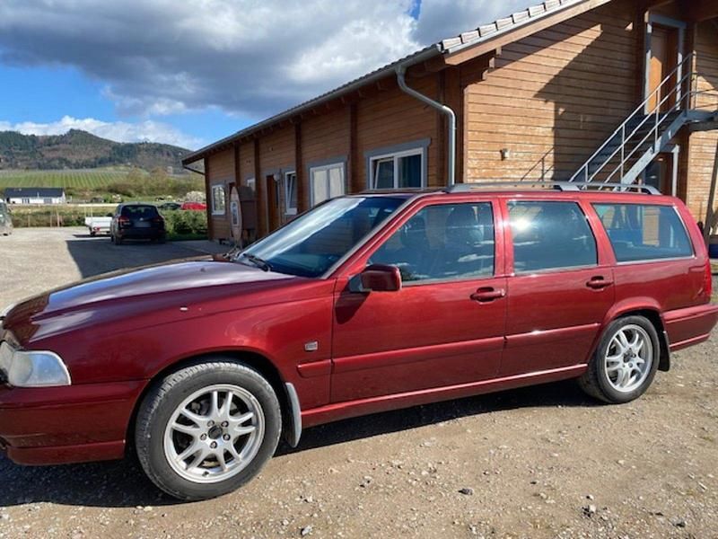 Gebraucht Volvo V70 140 PS (102 kW) 1999 Rot Kombi