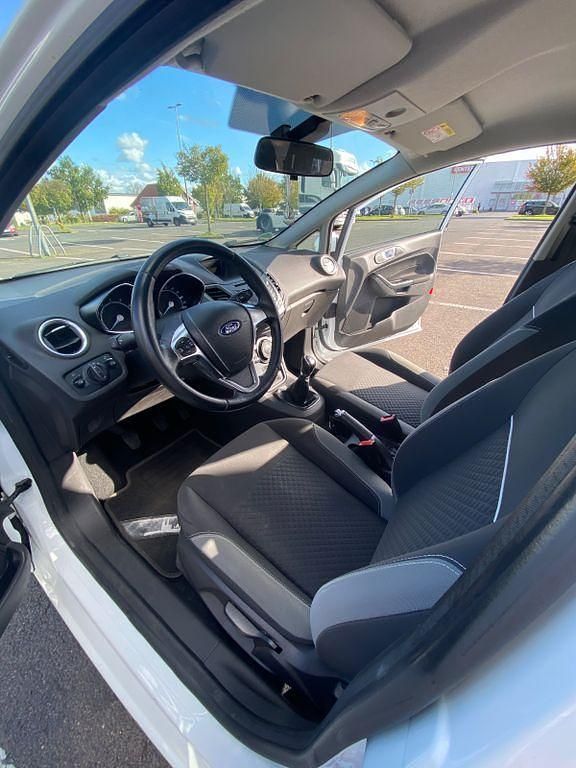 Gebraucht Ford Fiesta Trend 82 PS (60 kW) 2017 Weiß Limousine