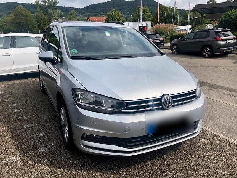 Grau Gebraucht 2019 VW Touran Van / Kleinbus | 18.000 € (Fairer Preis) - Bild 1/4