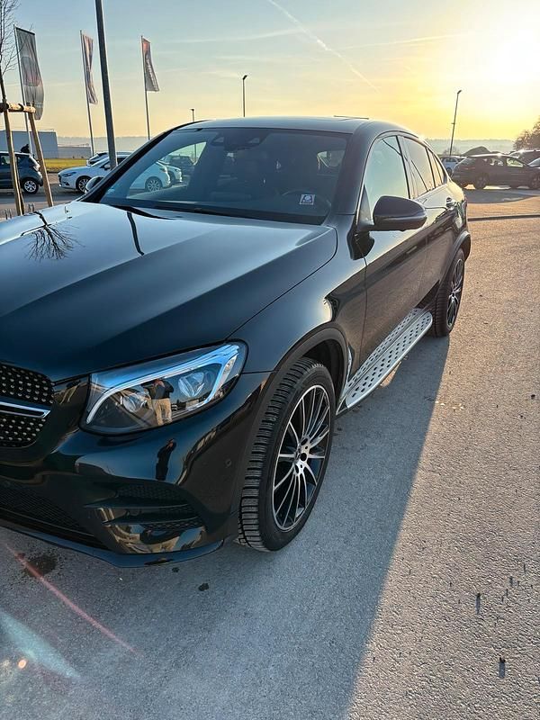 Schwarz Gebraucht 2017 Mercedes GLC250 AMG Coupé | 35.000 € (Teuer) - Bild 1/4