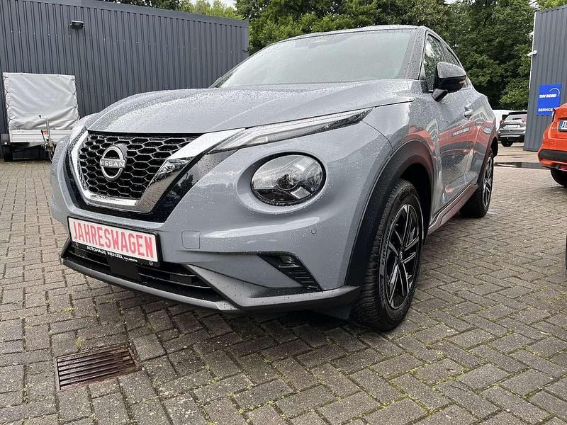 Ceramic grey Gebraucht 2024 Nissan Juke N-Connecta SUV | 20.990 € (Fairer Preis) - Bild 1/4