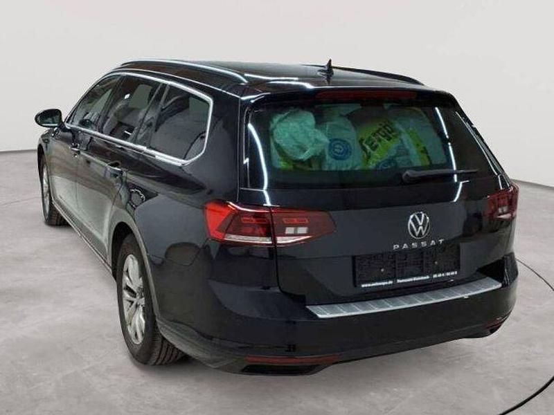 Gebraucht VW Passat 150 PS (110 kW) 2022 Schwarz Kombi