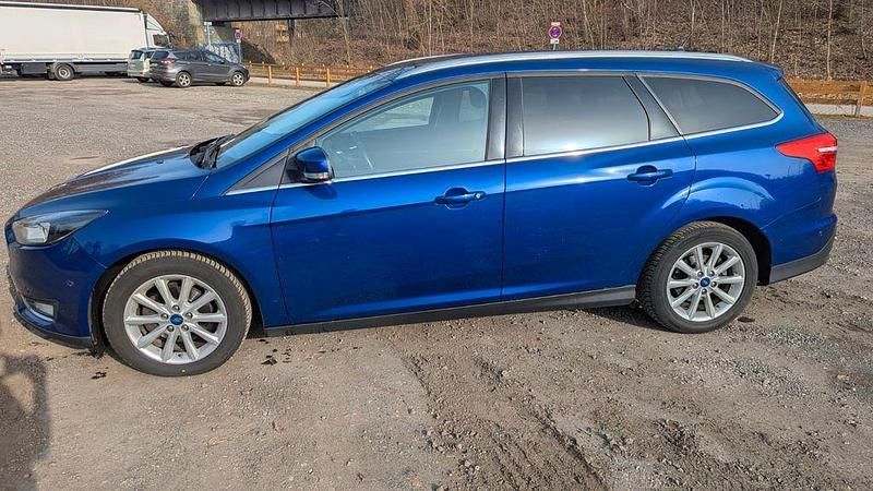 Gebraucht Ford Focus Titanium 120 PS (88 kW) 2016 Blau Kombi