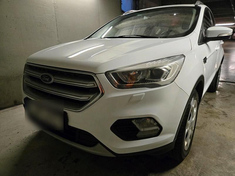Gebraucht Ford Kuga 120 PS (88 kW) 2018 Weiß SUV