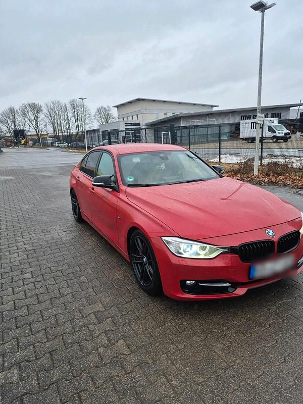 Gebraucht BMW 335 306 PS (225 kW) 2012 Rot Limousine