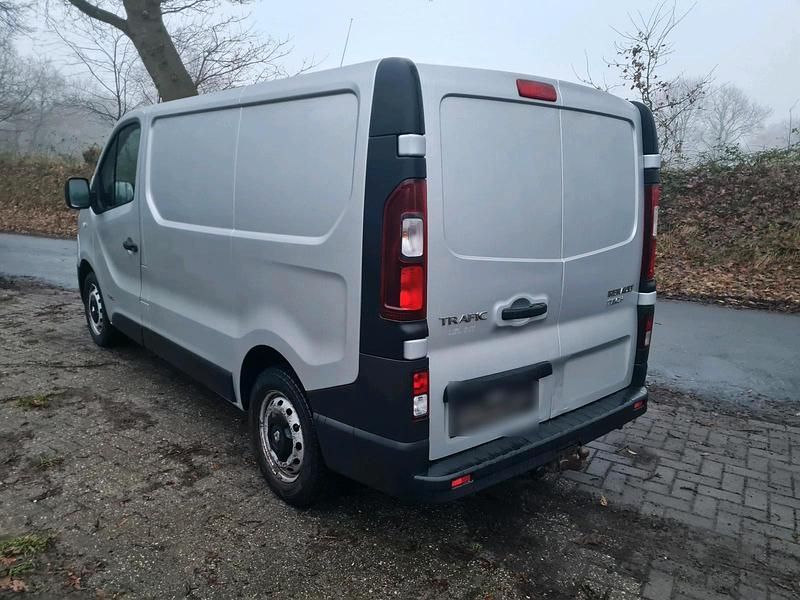 Gebraucht Renault Trafic 116 PS (85 kW) 2016 Silber Van / Kleinbus