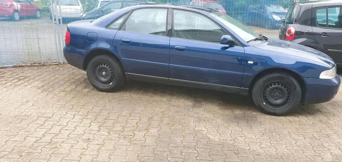 Gebraucht Audi A4 102 PS (75 kW) 2000 Blau Limousine