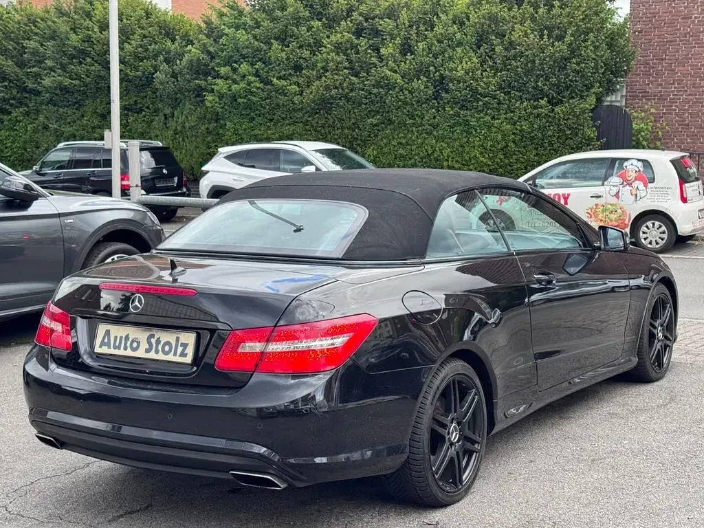 Używany Mercedes E500 AMG 408 KM (300 kW) 2011 Czarny Kabriolet