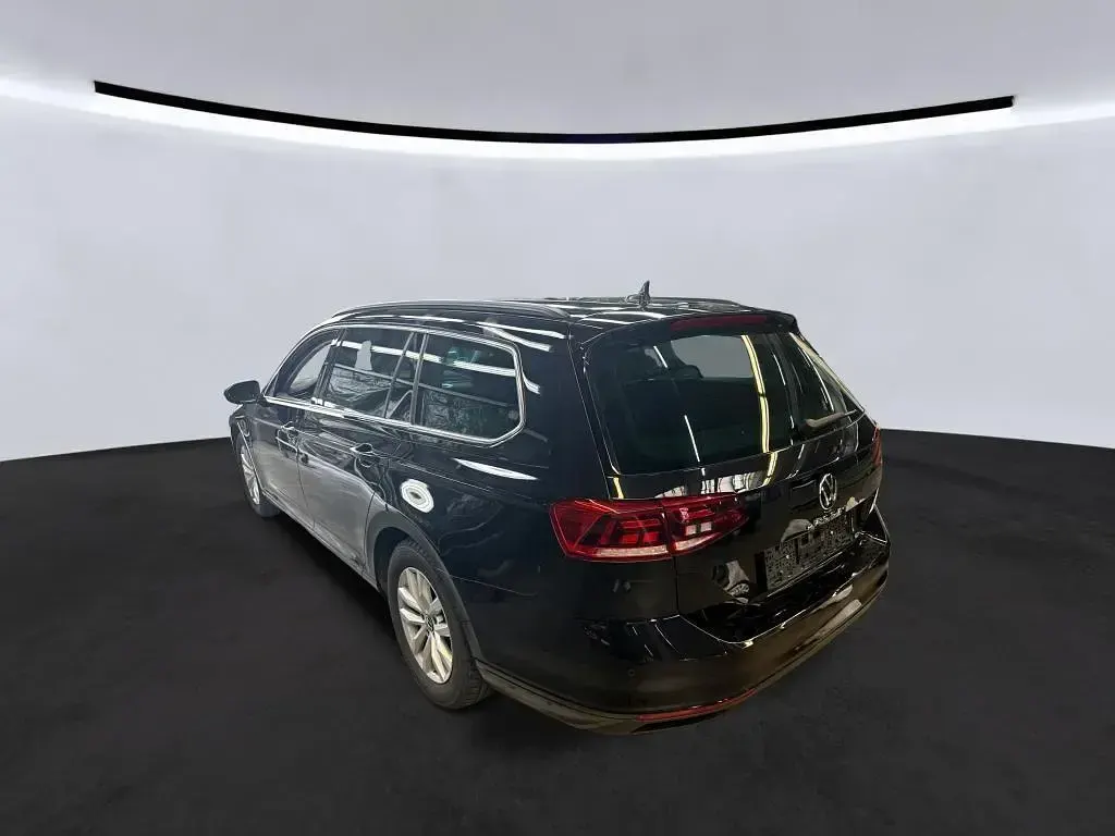 Gebraucht VW Passat Business 150 PS (110 kW) 2023 Deep black perleffekt Kombi