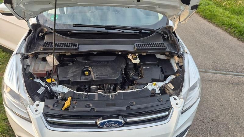 Gebraucht Ford Kuga Individual 150 PS (110 kW) 2015 Grau SUV