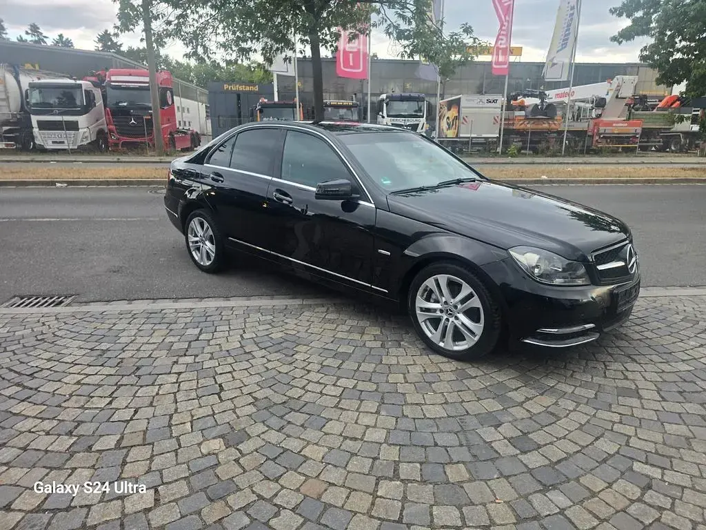 Gebraucht Mercedes C180 156 PS (114 kW) 2011 Schwarz Limousine