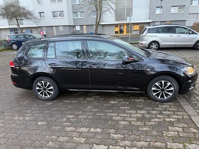 Gebraucht VW Golf VII Trendline 116 PS (85 kW) 2018 Schwarz Kombi