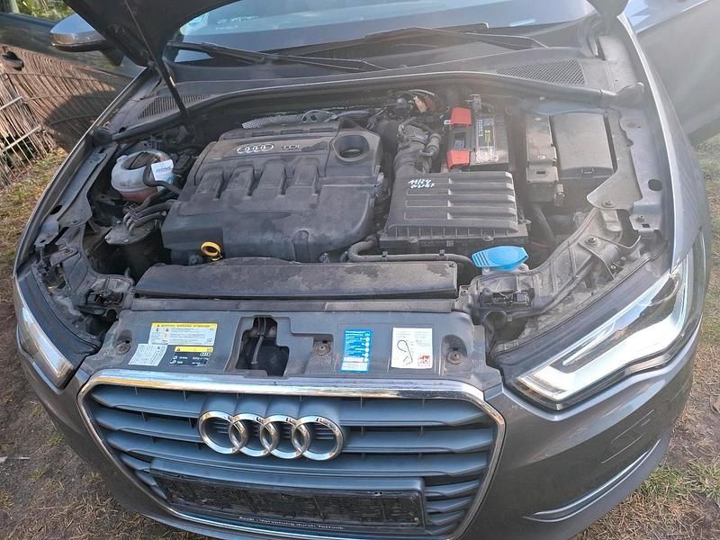 Gebraucht Audi A3 Sportback 150 PS (110 kW) 2015 Grau Kleinwagen