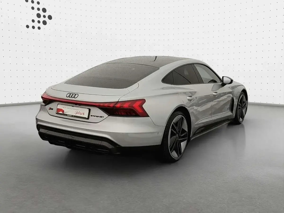 Gebraucht Audi e-tron GT quattro Sport 439 kW (598 PS) 2021 Florettsilber metallic Limousine