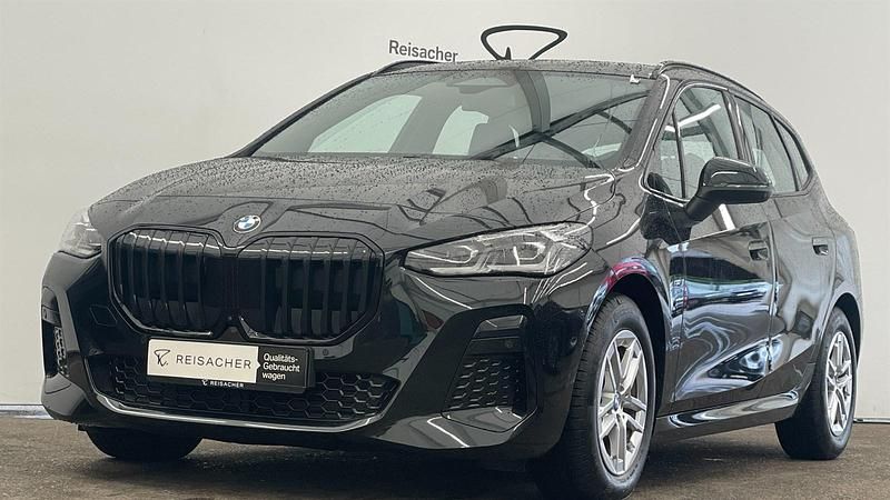 Saphirschwarz Gebraucht 2024 BMW 220 Active Tourer Shadowline Van / Kleinbus | 34.749 € - Bild 1/4