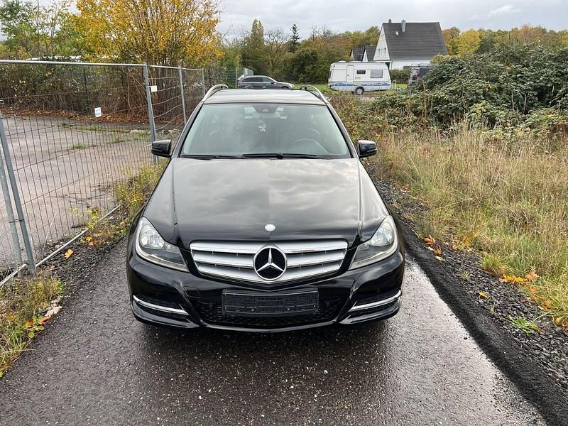 Schwarz Gebraucht 2011 Mercedes C180 Kombi | 7.900 € (Guter Preis) - Bild 1/4