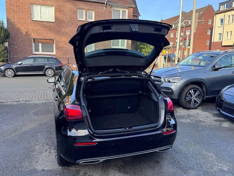 Gebraucht Mercedes A180 Advanced 136 PS (100 kW) 2023 Schwarz Limousine