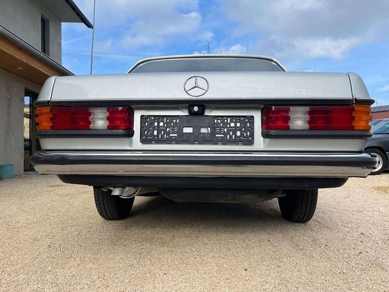 Silber Gebraucht 1984 Mercedes 200 Limousine | 5.998 € - Bild 1/4