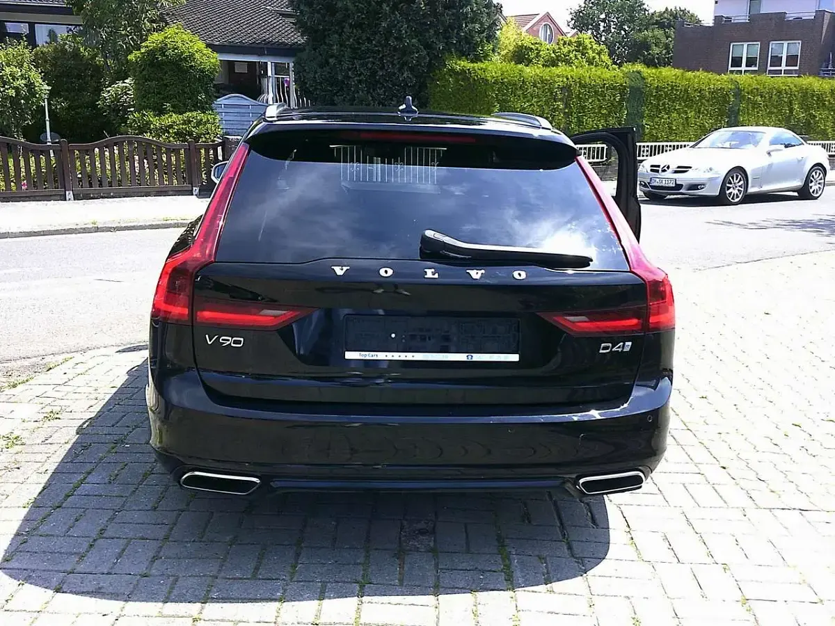 Gebraucht Volvo V90 R-Design 190 PS (139 kW) 2018 Onyx black / metallic Kombi