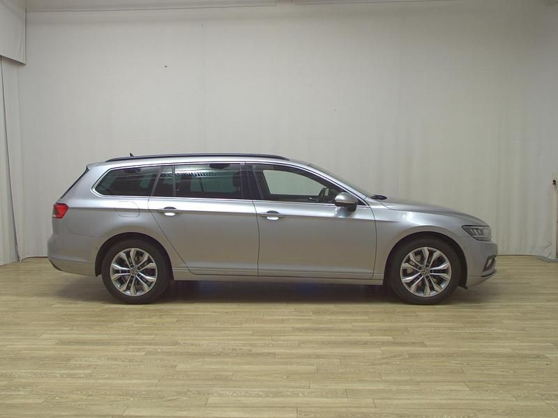 Gebraucht VW Passat Pro 150 PS (110 kW) 2022 Silber Kombi