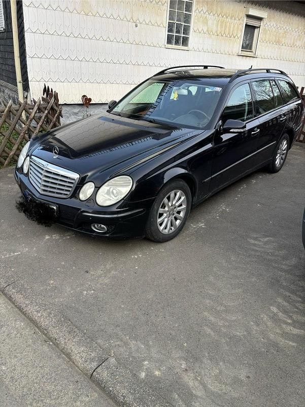 Gebraucht Mercedes E220 Elegance 170 PS (125 kW) 2007 Schwarz Kombi