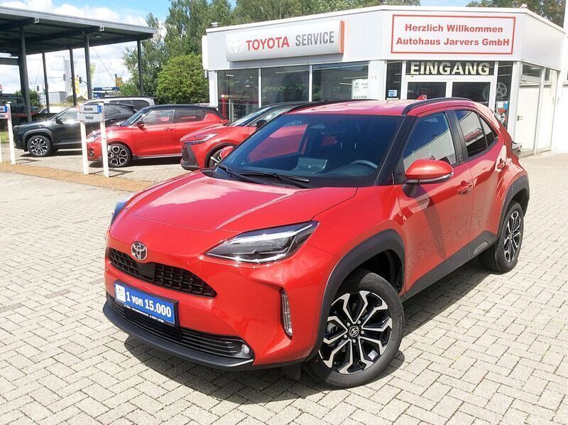 Karminarot metallic Gebraucht 2024 Toyota Yaris Cross Team SUV | 29.950 € (Fairer Preis) - Bild 1/4