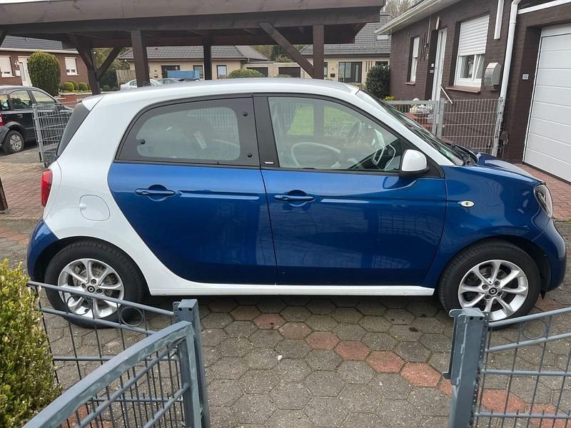 Gebraucht Smart ForFour Passion 71 PS (52 kW) 2015 Weiß Kleinwagen