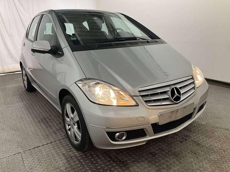 Gebraucht Mercedes A160 95 PS (69 kW) 2012 Polarsilber Limousine
