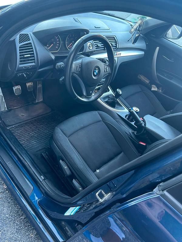 Blau Gebraucht 2011 BMW 116 Kleinwagen | 2.900 € (Fairer Preis) - Bild 1/4