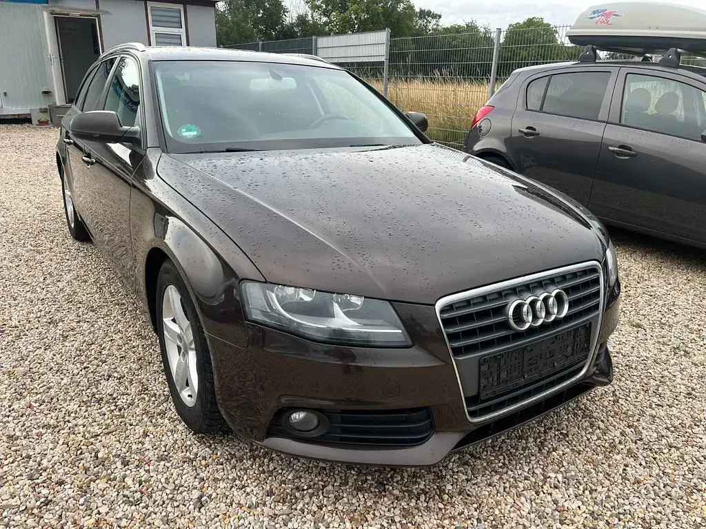 Gebraucht Audi A4 Attraction 143 PS (105 kW) 2011 Braun Kombi