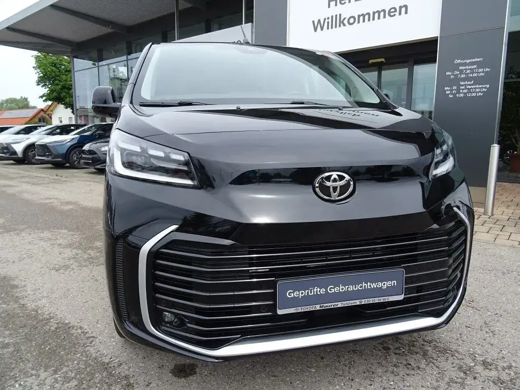 Gebraucht Toyota Proace Verso Team 177 PS (130 kW) 2025 Black metallic Kombi