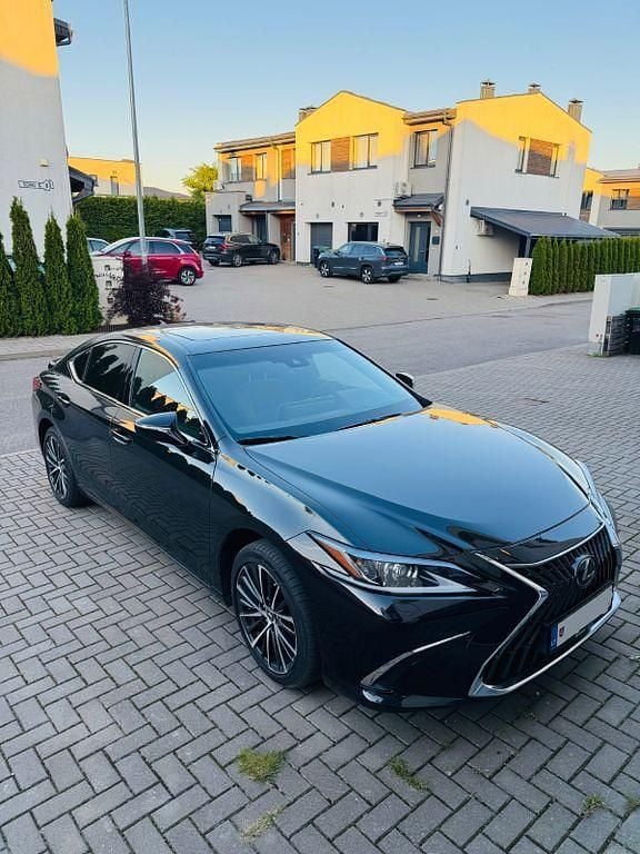 Schwarz Gebraucht 2025 Lexus ES300 Executive Line Limousine | 46.000 € (Guter Preis) - Bild 1/4