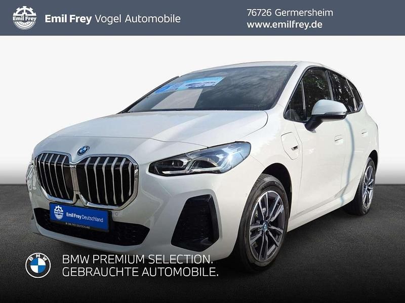 Weiß Gebraucht 2022 BMW 225 Active Tourer Performance Van / Kleinbus | 31.990 € (Fairer Preis) - Bild 1/3