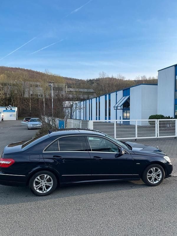 Gebraucht Mercedes E350 Elegance 231 PS (169 kW) 2010 Blau Limousine